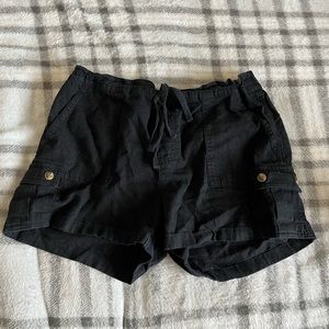 Loose black button shorts